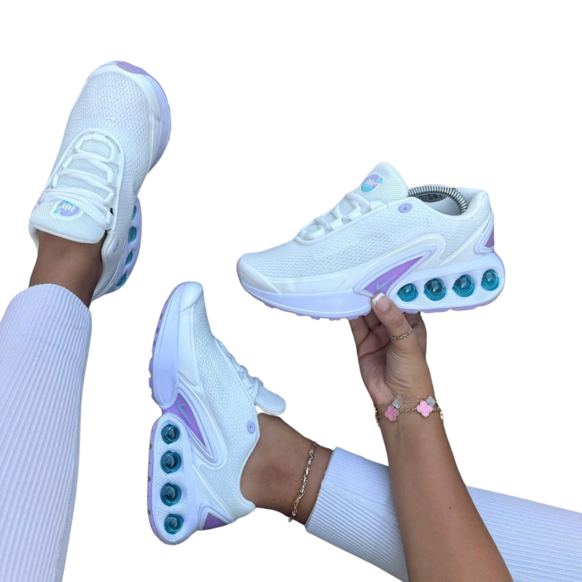 NIKE AIR MAX DN MUJER: Comodidad y Estilo en Cada Paso Las NIKE AIR MAX DN MUJER son el calzado perfecto para quienes buscan una combinación de estilo moderno y comodidad inigualable. Estas zapatillas no solo son un ícono de la moda, sino que también ofrecen el soporte y la amortiguación que necesitas para tu día a día. Si estás pensando en comprar un par de NIKE AIR MAX DN MUJER, estás en el lugar correcto.  ¿Por Qué Elegir NIKE AIR MAX DN MUJER? Las NIKE AIR MAX DN MUJER son reconocidas por su diseño innovador y su capacidad para brindar comodidad durante todo el día. Ya sea que las necesites para un día de compras o una salida casual, estas zapatillas se adaptan perfectamente a cualquier situación.  Características Destacadas Tecnología Air Max: La famosa cámara de aire de Nike Air proporciona una amortiguación superior que reduce el impacto en cada paso.  Diseño Versátil: Disponibles en varios colores, las Nike Air Max mujer ofrecen opciones para todos los gustos, desde tonos neutros hasta colores más atrevidos.  Durabilidad: Fabricadas con materiales de alta calidad, estas zapatillas están diseñadas para durar, incluso con uso frecuente.  Variedad de Colores y Estilos En Onlineshoppingcenterg, ofrecemos las NIKE AIR MAX DN MUJER en una amplia gama de colores y estilos para que encuentres el par que mejor se adapte a tu personalidad.